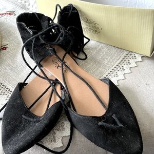 Size 9 lace up shoes black flats justeen velvet with some lint (sorry).